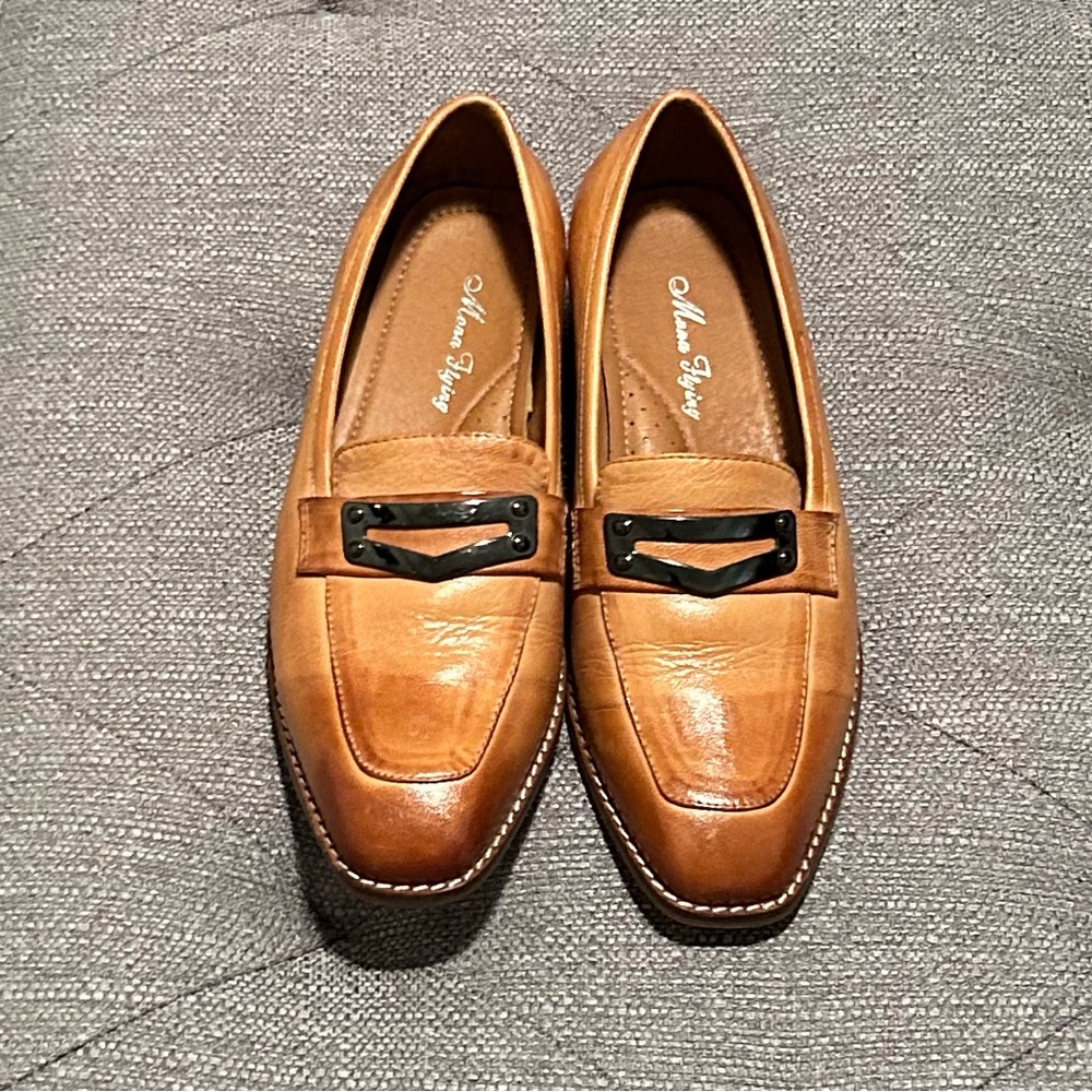 Women’s camel leather penny loafer